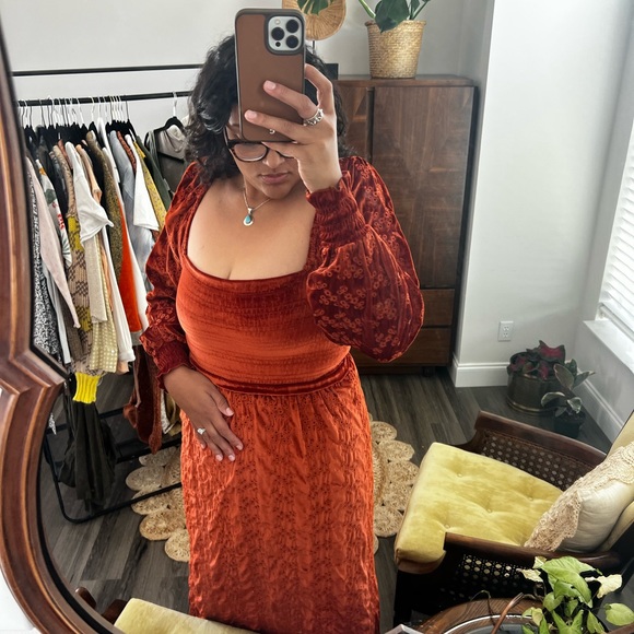 ASOS DESIGN Tall velvet broderie shirred midi dress in rust size 4/ S - Picture 2 of 5